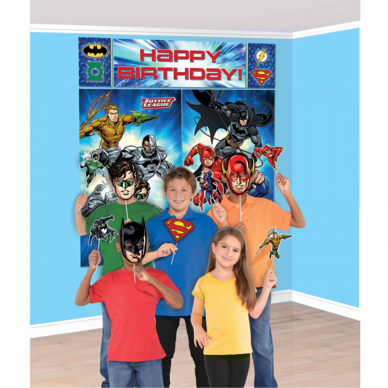 JUSTICE LEAGUE 'HAPPY BIRTHDAY' SCENE SETTER WITH PHOTO PROPS